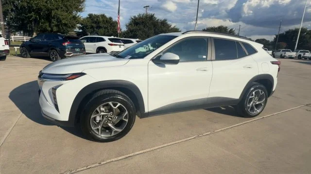 Certified Used 2025 Summit White Chevrolet LT image 4
