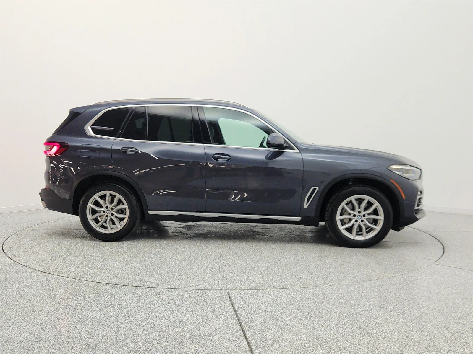 Used 2020 Arctic Gray Metallic BMW sDrive40i Sports Activity Vehicle image 4