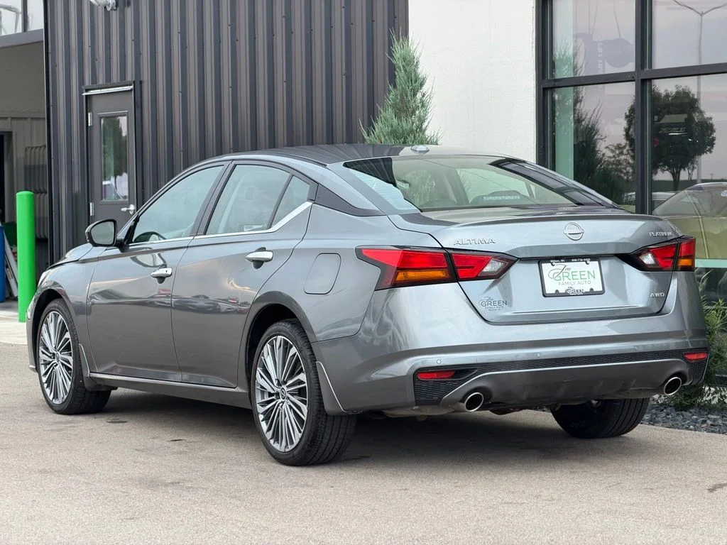 Used 2023 Gray Nissan Platinum image 3