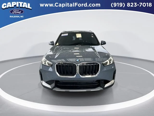 Used 2023 Gray BMW xDrive28i image 3