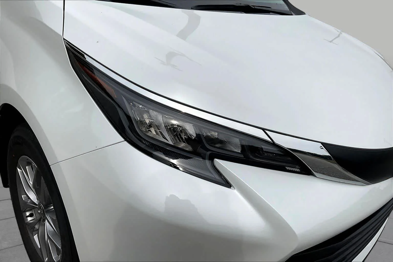 New 2026 Wind Chill Pearl Toyota XLE image 13