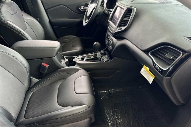 New 2023 Granite Crystal Metallic Clear-Coat Exterior Paint Jeep Altitude Lux image 16