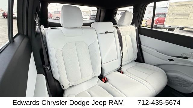 New 2026 Sting-Gray Clear-Coat Exterior Paint Jeep Laredo image 39