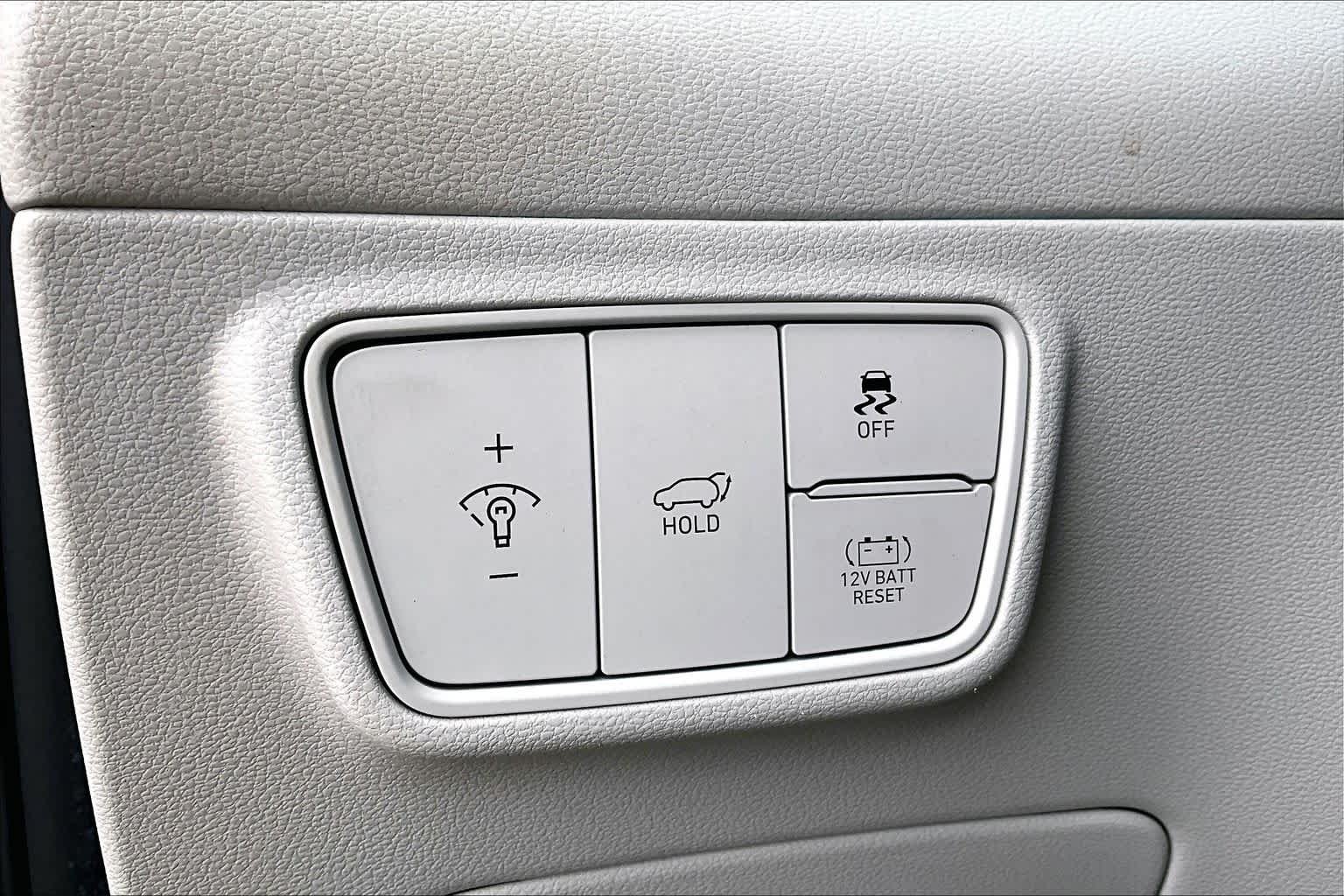 Used 2022 Phantom Black Hyundai SEL Convenience image 31
