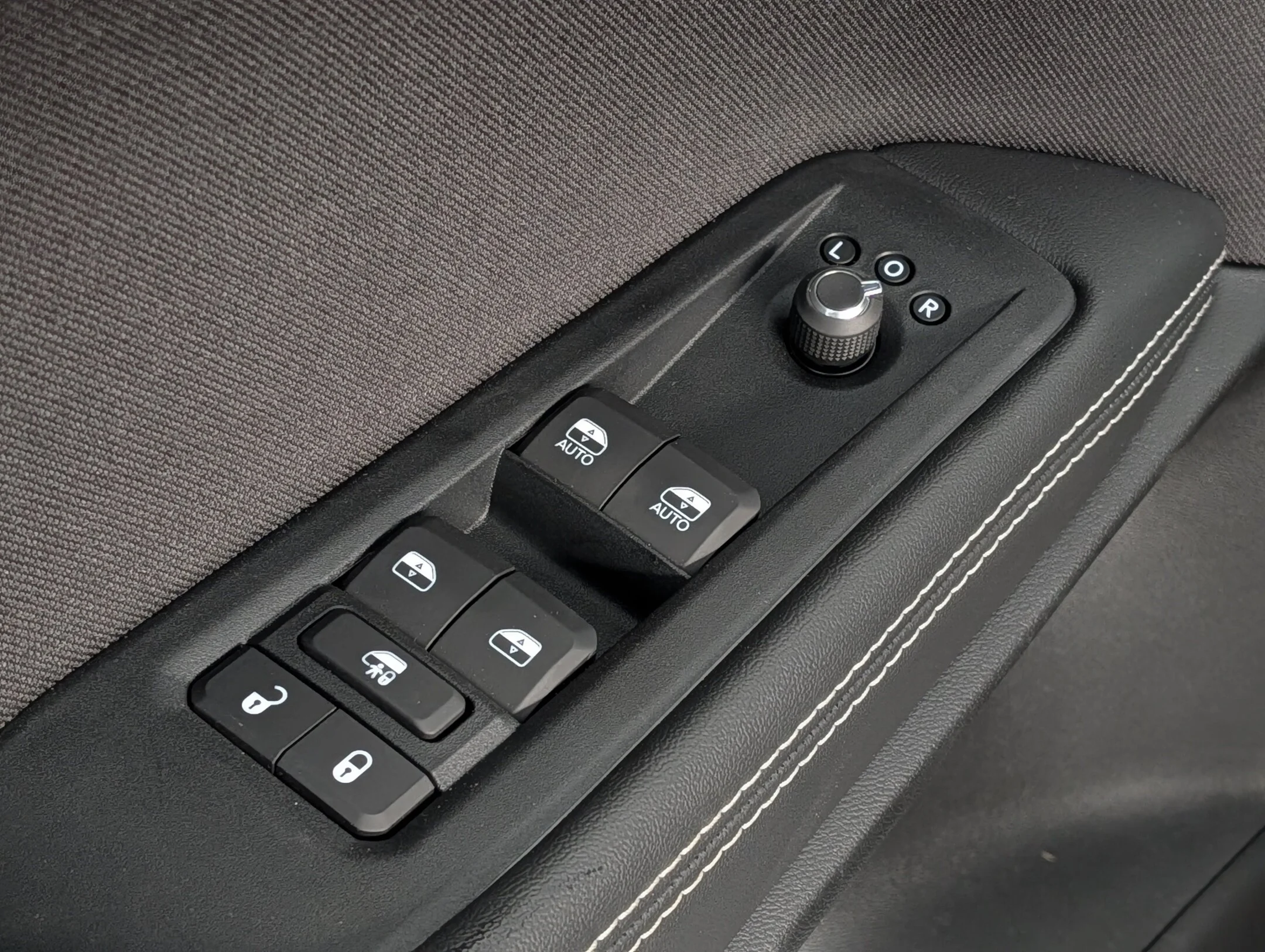 New 2026 White Jeep - - Hybrid - Adaptive Cruise - 12.3 Display - Heated Seats - Blind Spot Monitor & More! image 13