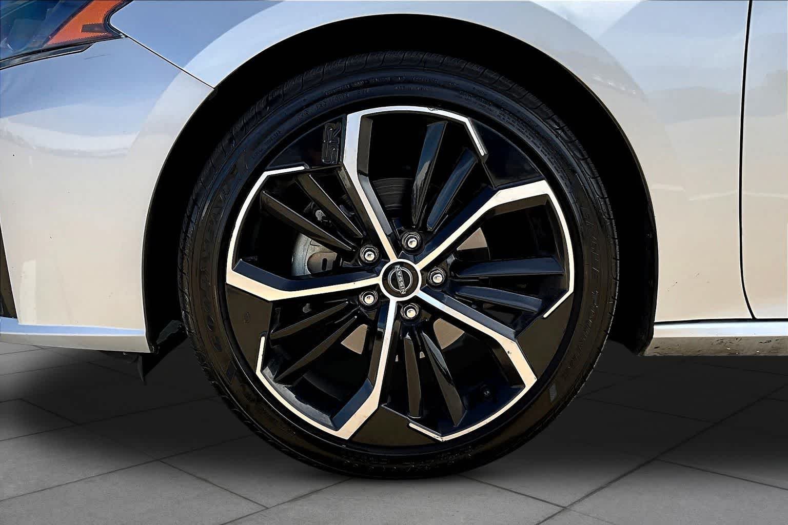 Used 2024 Brilliant Silver Metallic Nissan 2.5 SR image 11