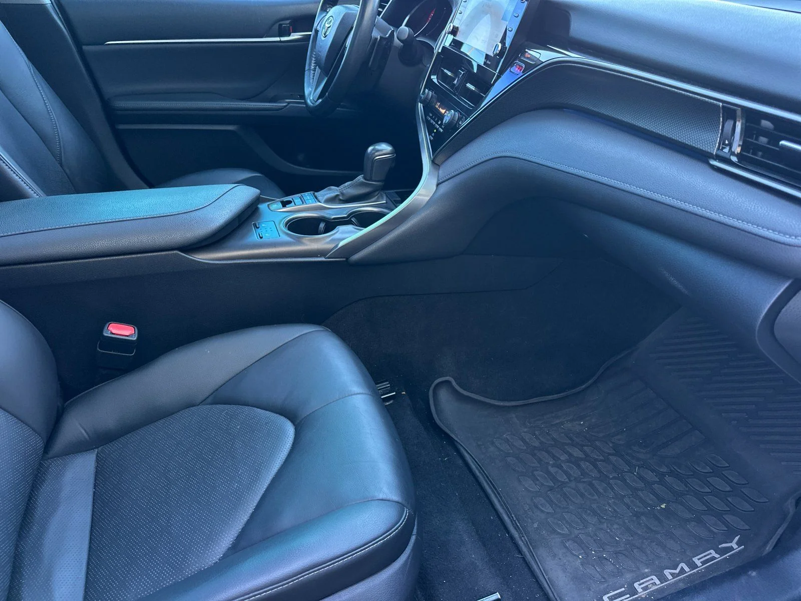 Used 2021 Wind Chill Pearl/Midnight Black Metallic Toyota XSE image 14