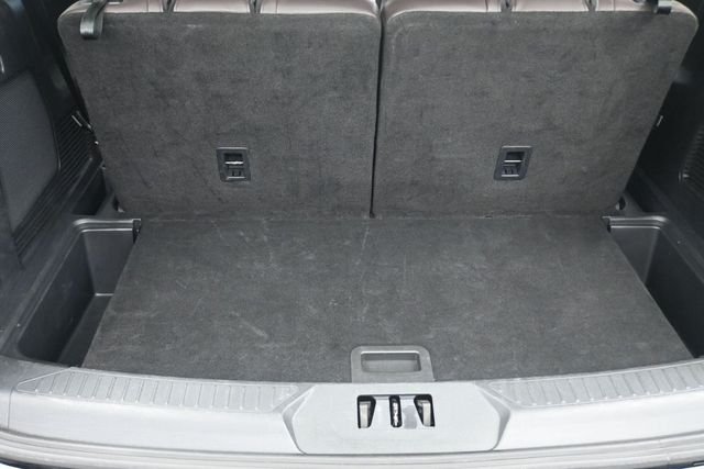 Used 2025 Black Metallic Ford Platinum image 21