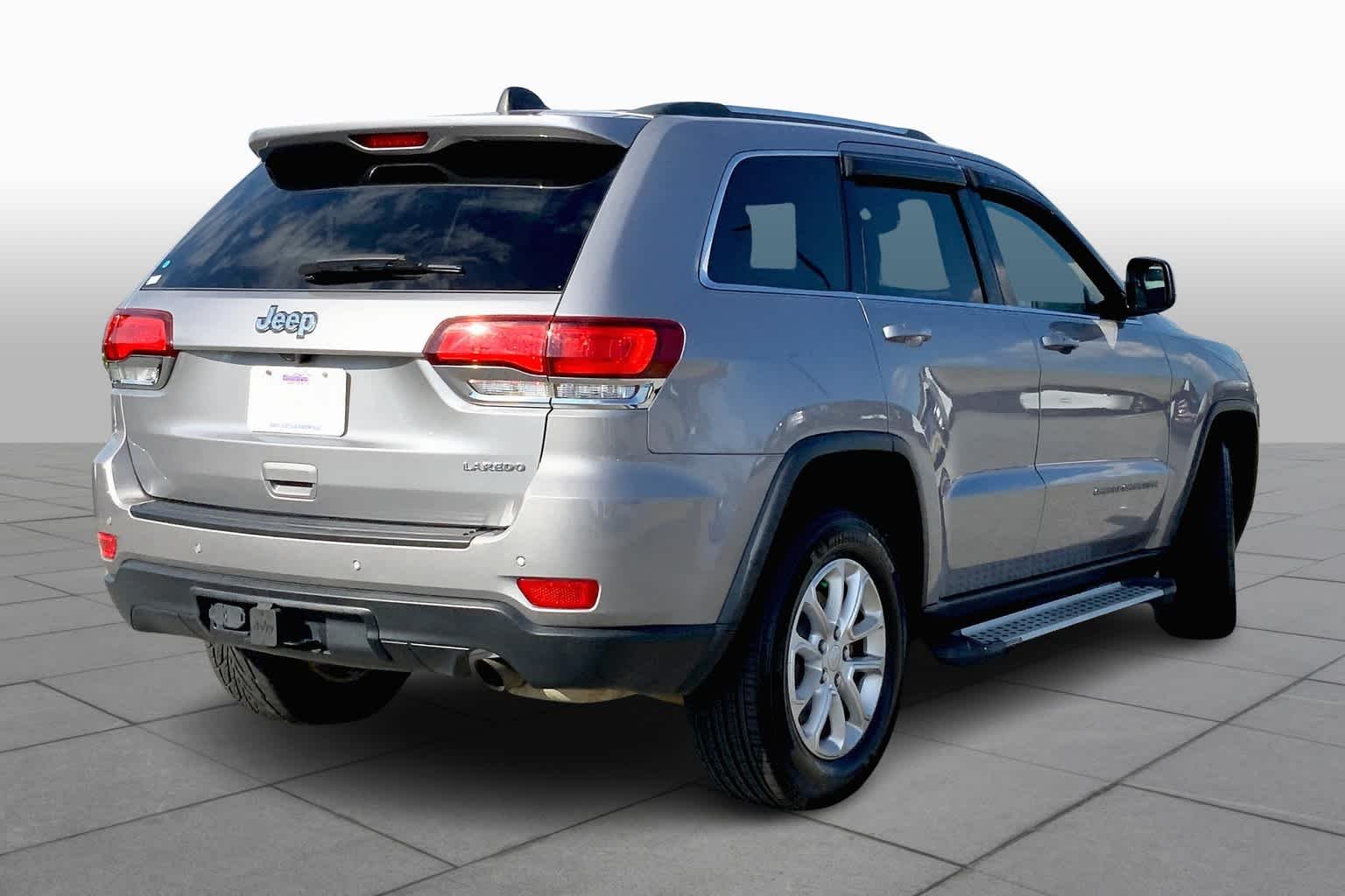 Certified Used 2021 Billet Silver Clearcoat Metallic Jeep Laredo E image 13
