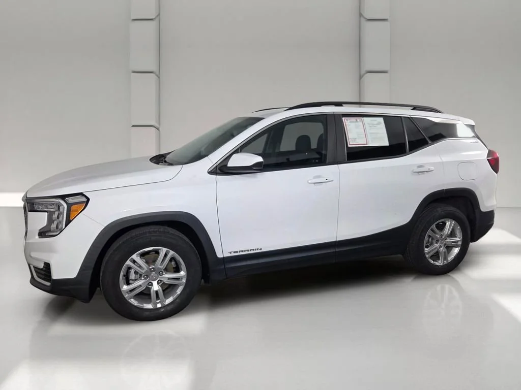 Used 2022 Summit White GMC SLE image 7