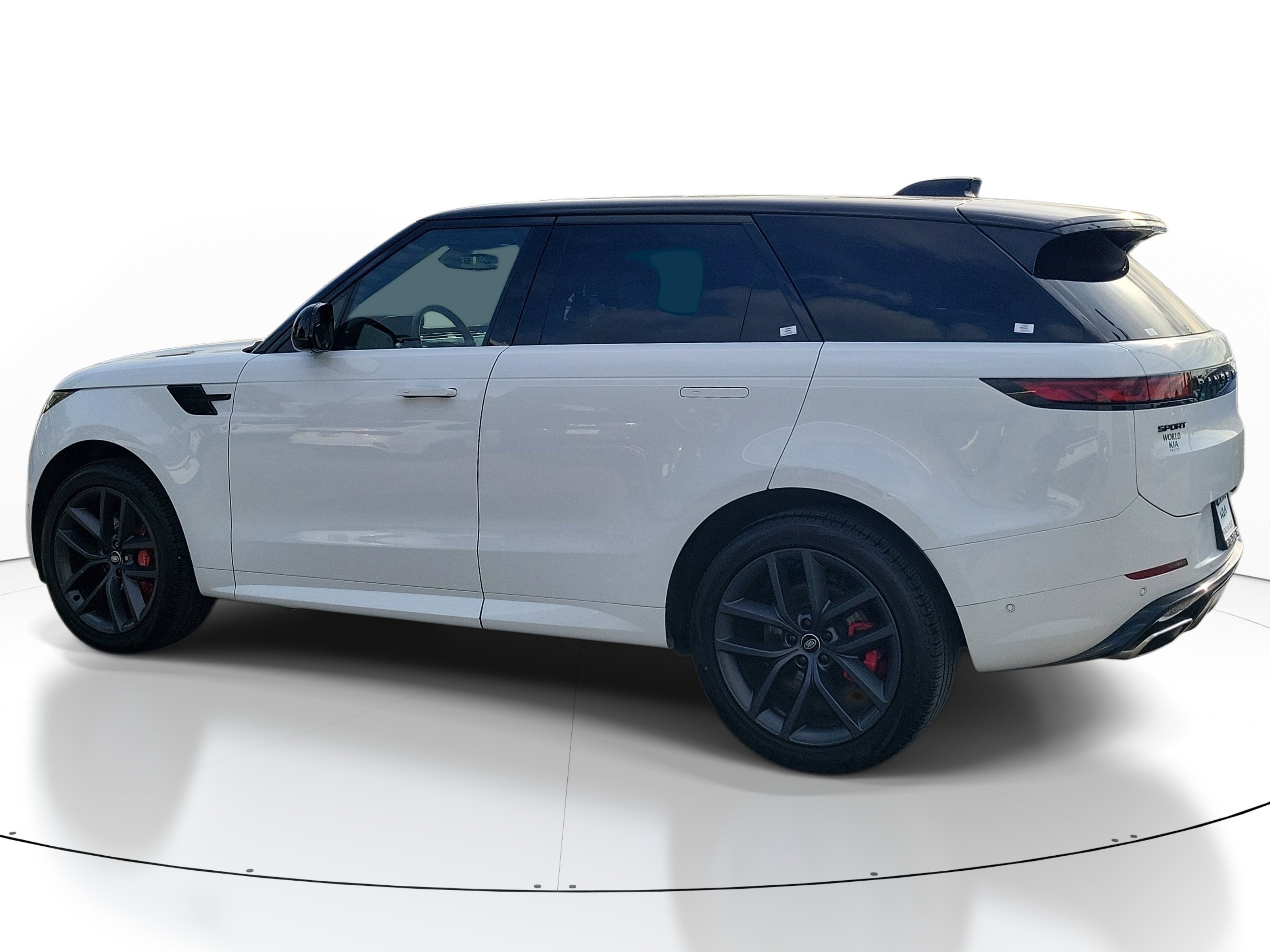 Used 2024 White Land Rover Dynamic SE image 4