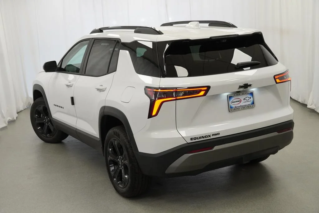 New 2027 Summit White Chevrolet LT image 35
