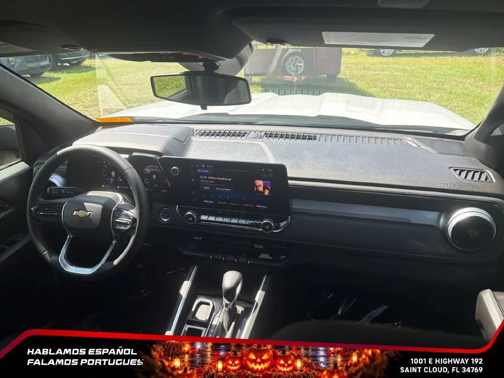 Used 2024 Summit White Chevrolet LT image 33