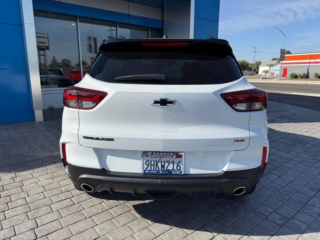 Used 2023 SUMMIT WHITE Chevrolet RS image 9