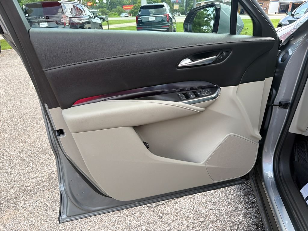 Used 2023 Silver Cadillac Luxury image 13