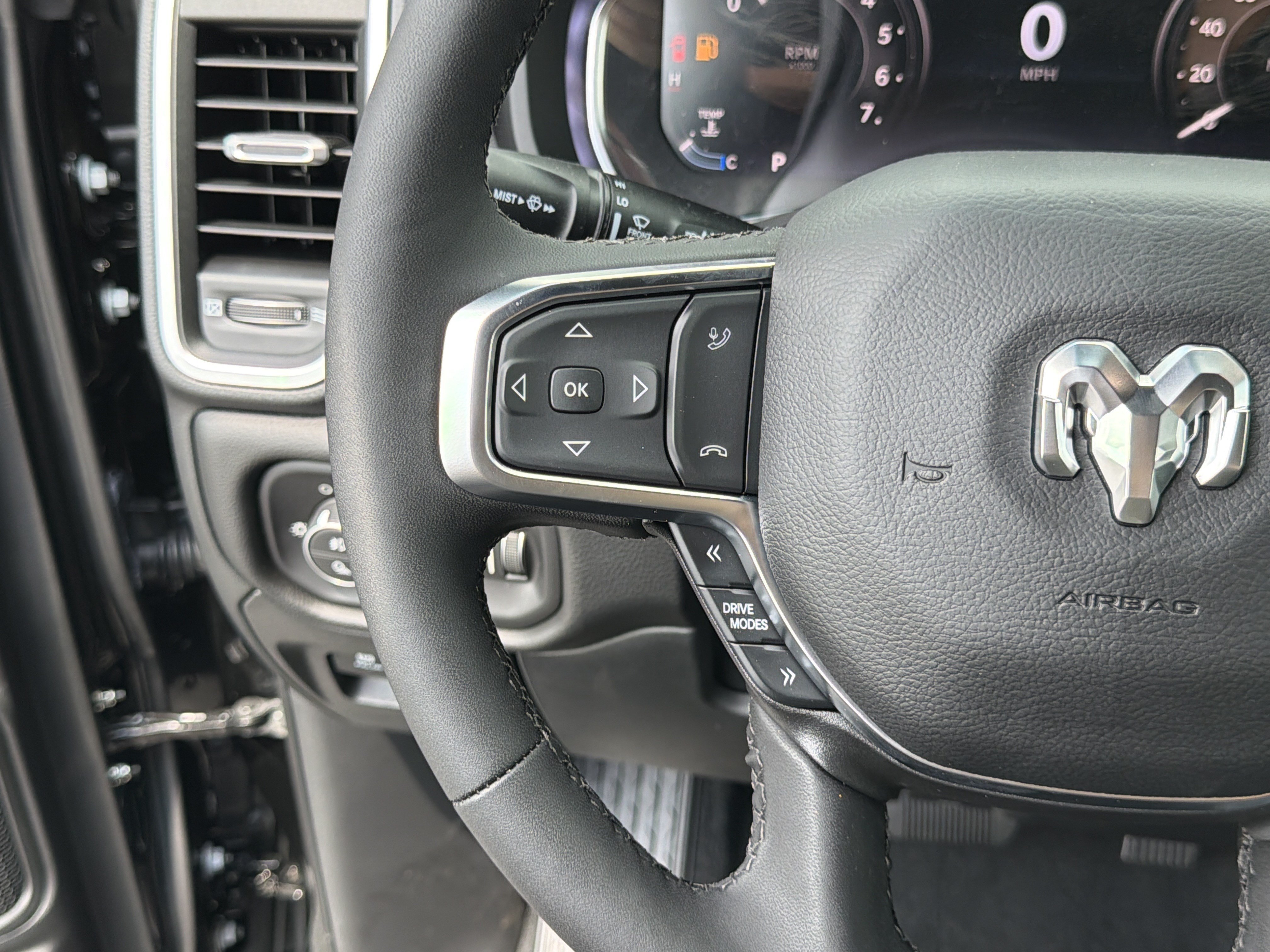 New 2026 Diamond Black Crystal Pearl-Coat Exterior Paint RAM Big Horn/Lone Star image 29