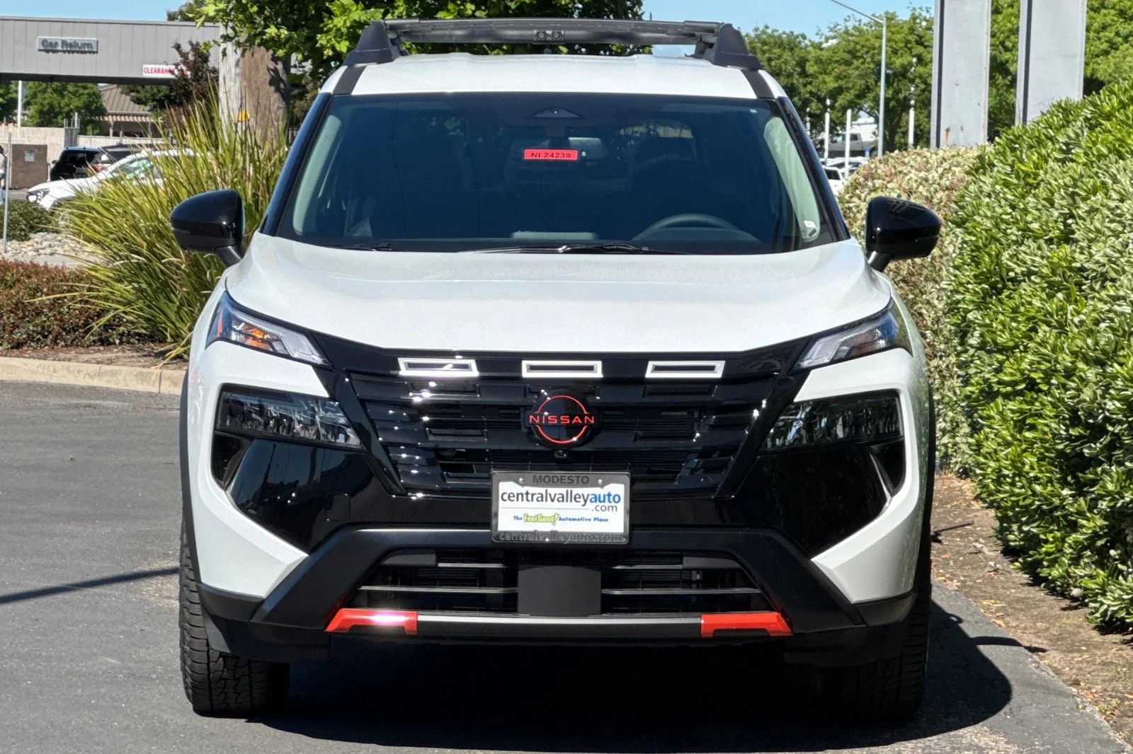 New 2026 Everest White Pearl TriCoat Nissan Rock Creek® image 9
