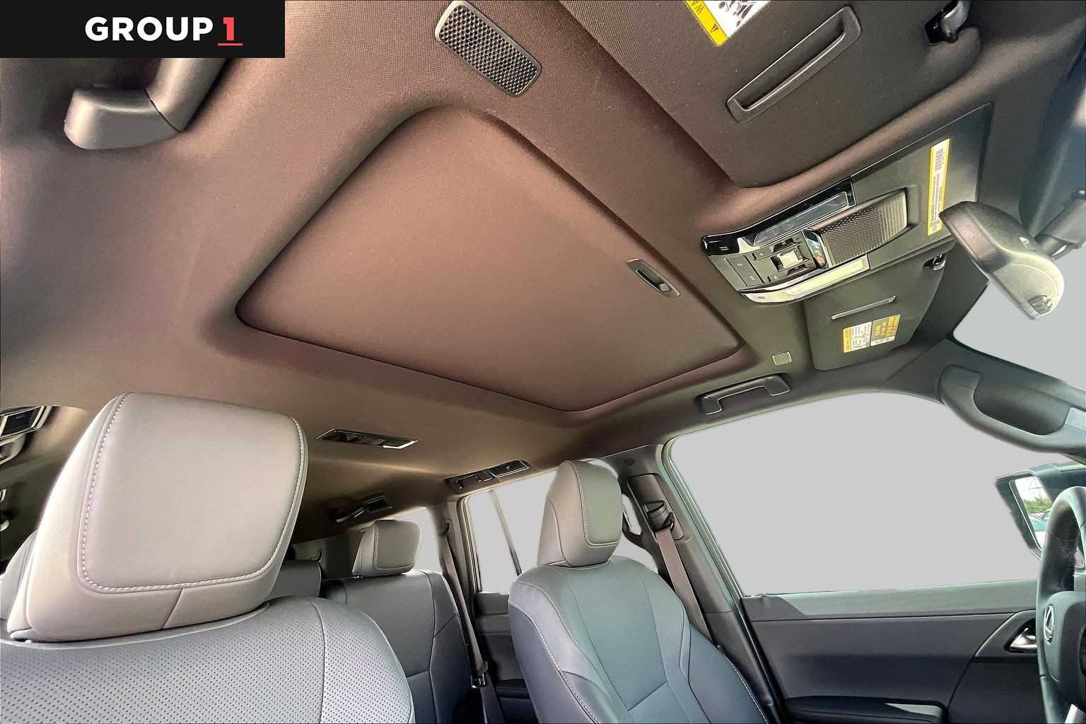 Used 2025 Nori Green Pearl Lexus Premium image 12