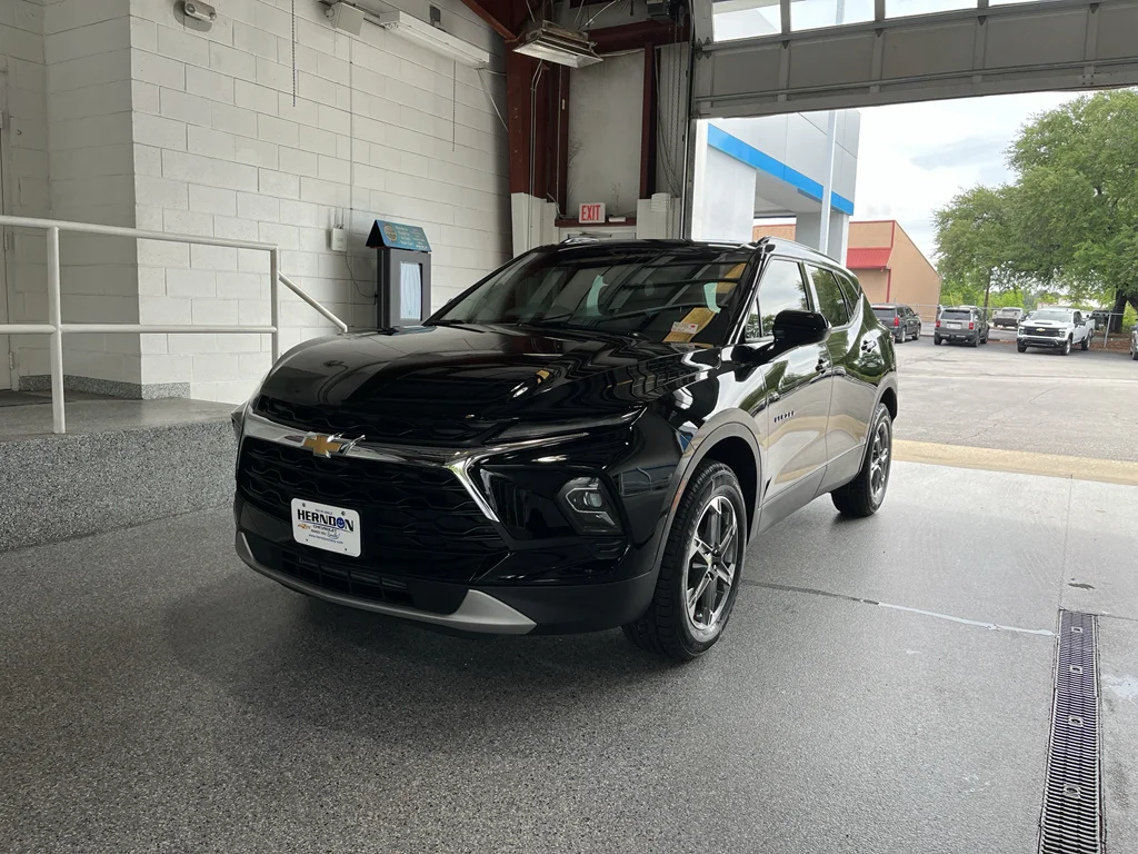 Used 2024 Black Chevrolet 2LT image 4