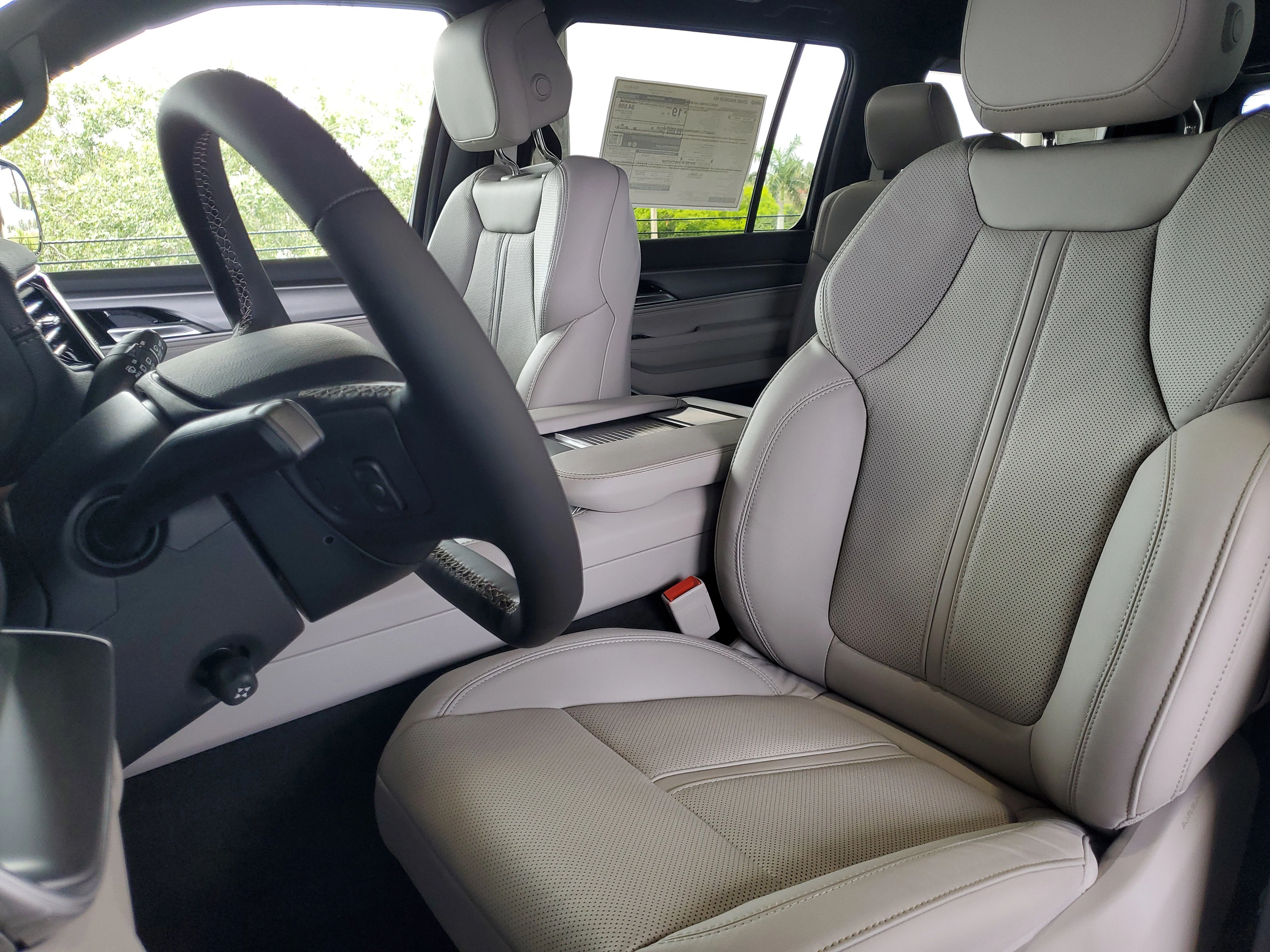 New 2026 Bright White Clear-Coat Exterior Paint Jeep  image 18