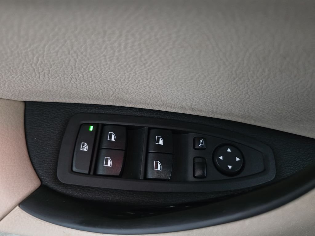 Used 2018 Mediterranean Blue Metallic BMW xDrive28i image 25