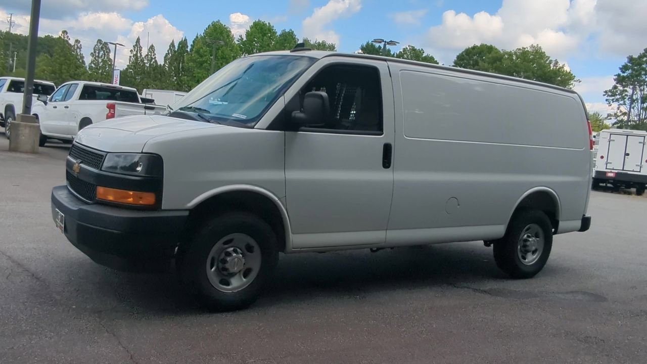 New 2025 Summit White Chevrolet Work Truck image 4