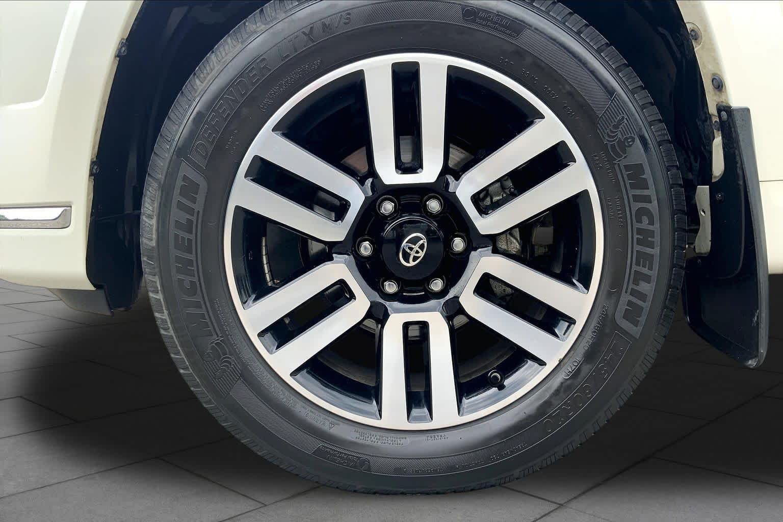 Used 2018 Blizzard Pearl Toyota Limited image 11