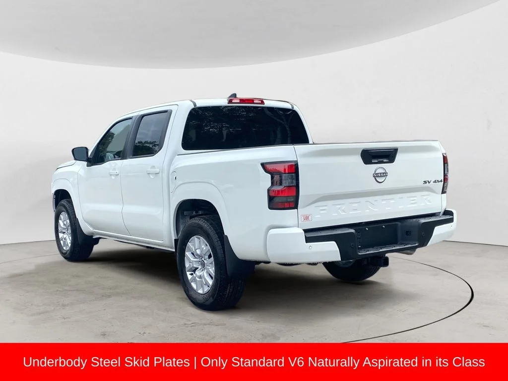 Certified Used 2023 Glacier White Nissan  image 4