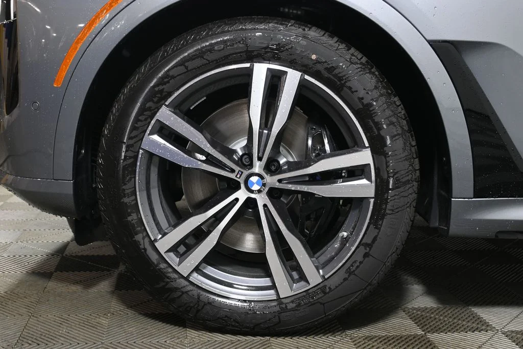 Used 2027 Gray BMW M60i image 12