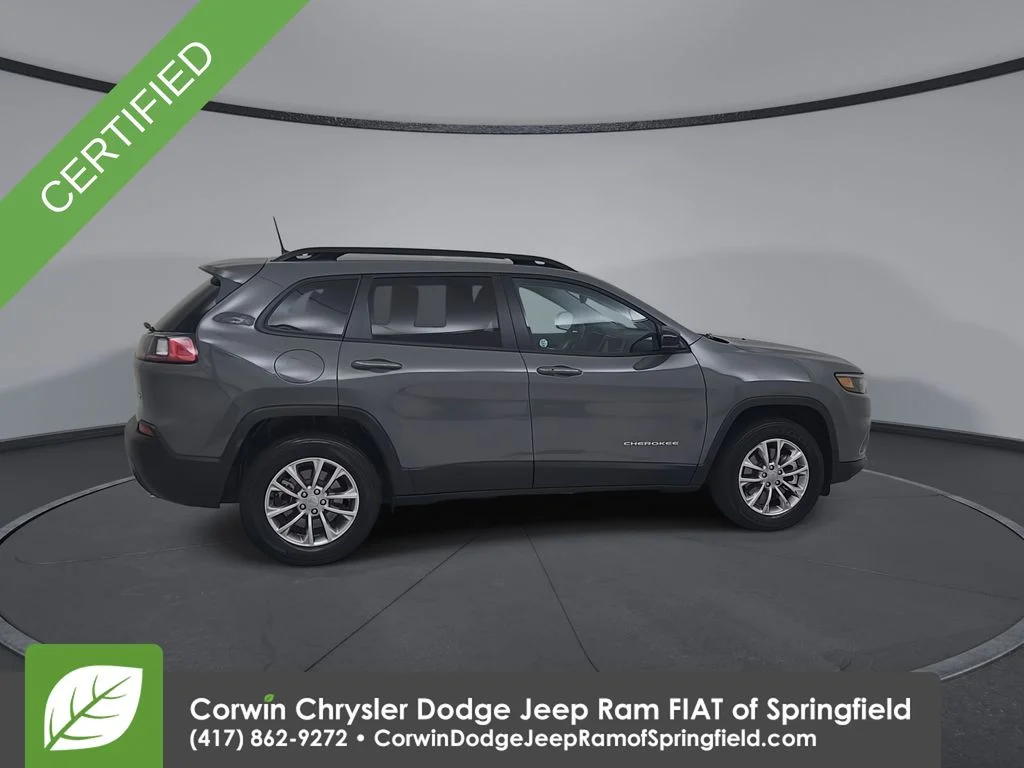 Certified Used 2022 Gray Jeep Latitude Lux image 16