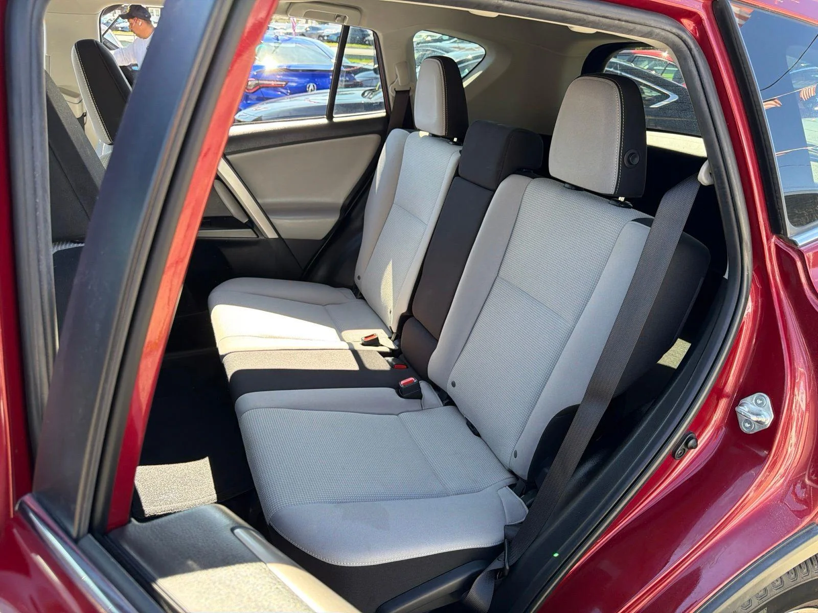 2018 Toyota RAV4 XLE - Photo 20