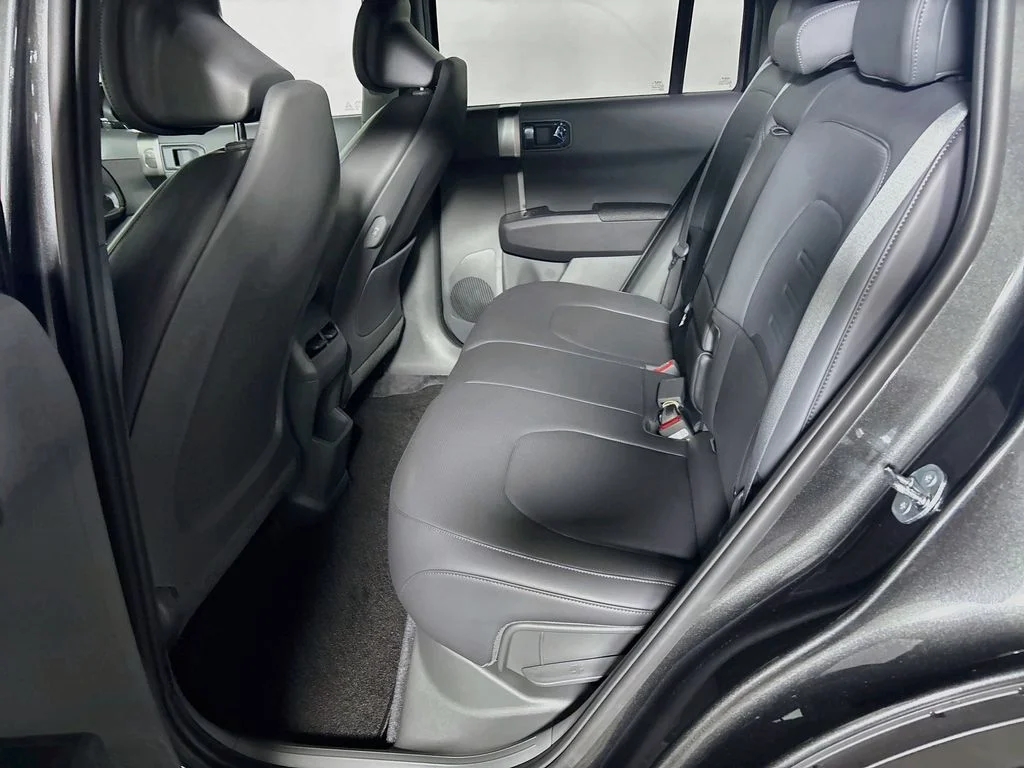 New 2027 Interstellar Gray Kia Wind image 20