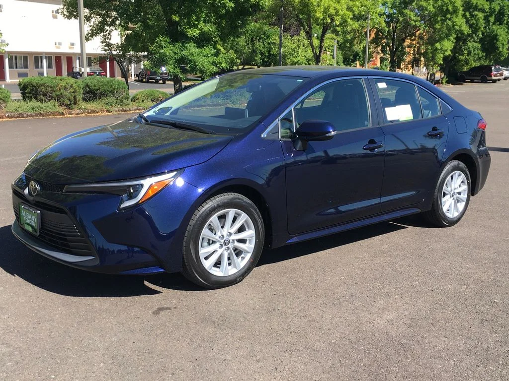 Used 2026  Toyota XLE image 11