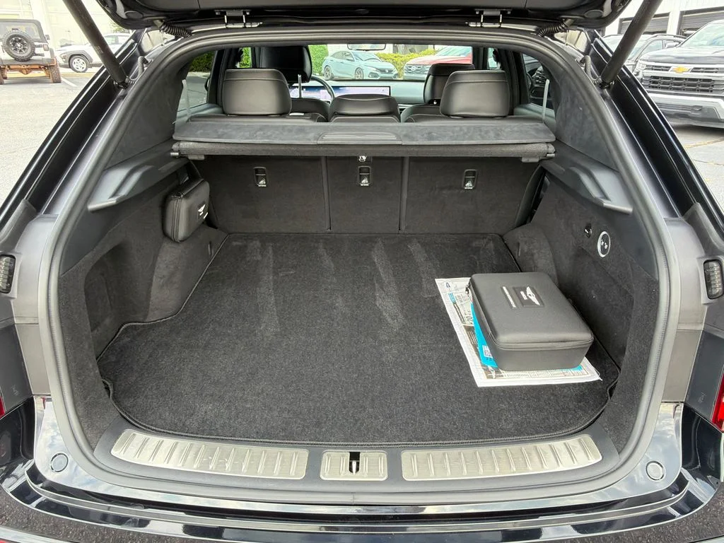 Used 2025 Black Genesis 3.5T e-SC image 18