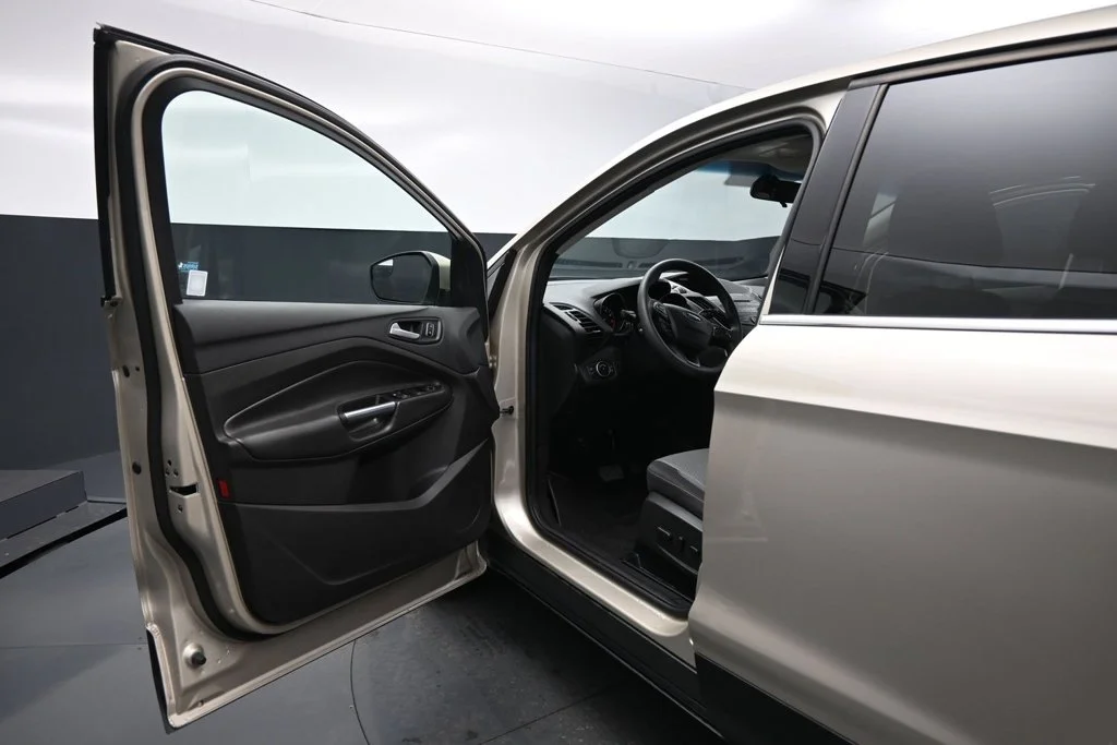 Used 2017 Gold Ford SE image 8