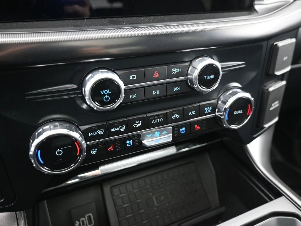 New 2025 Oxford White Ford Lariat image 16