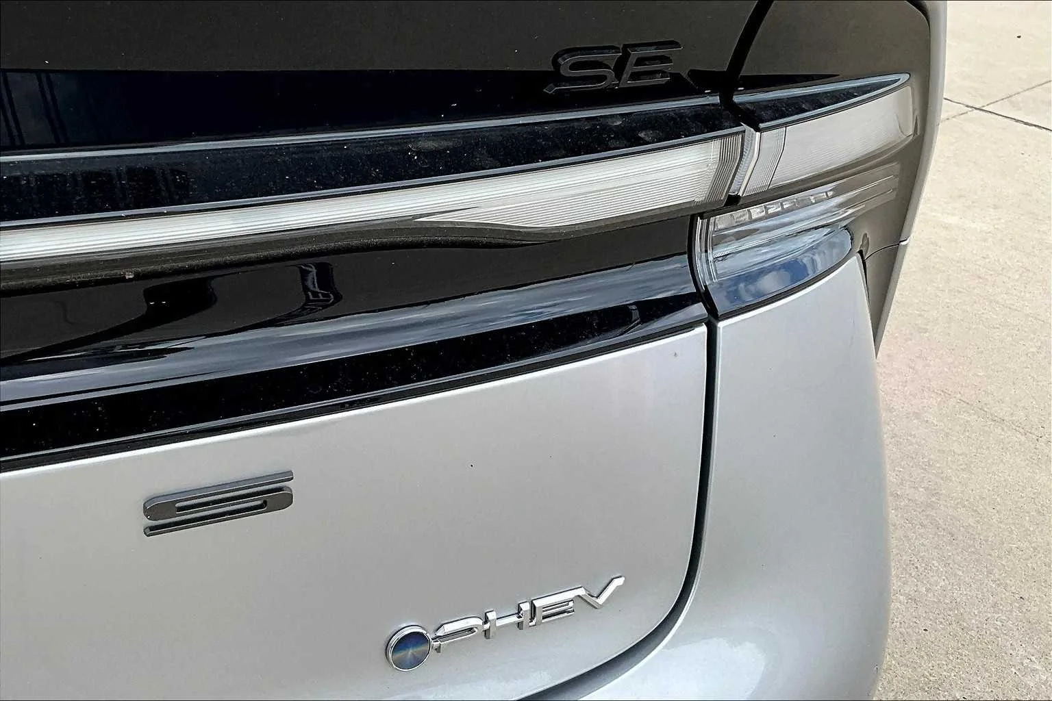 2026 Toyota Prius Plug-in Hybrid SE - Photo 15