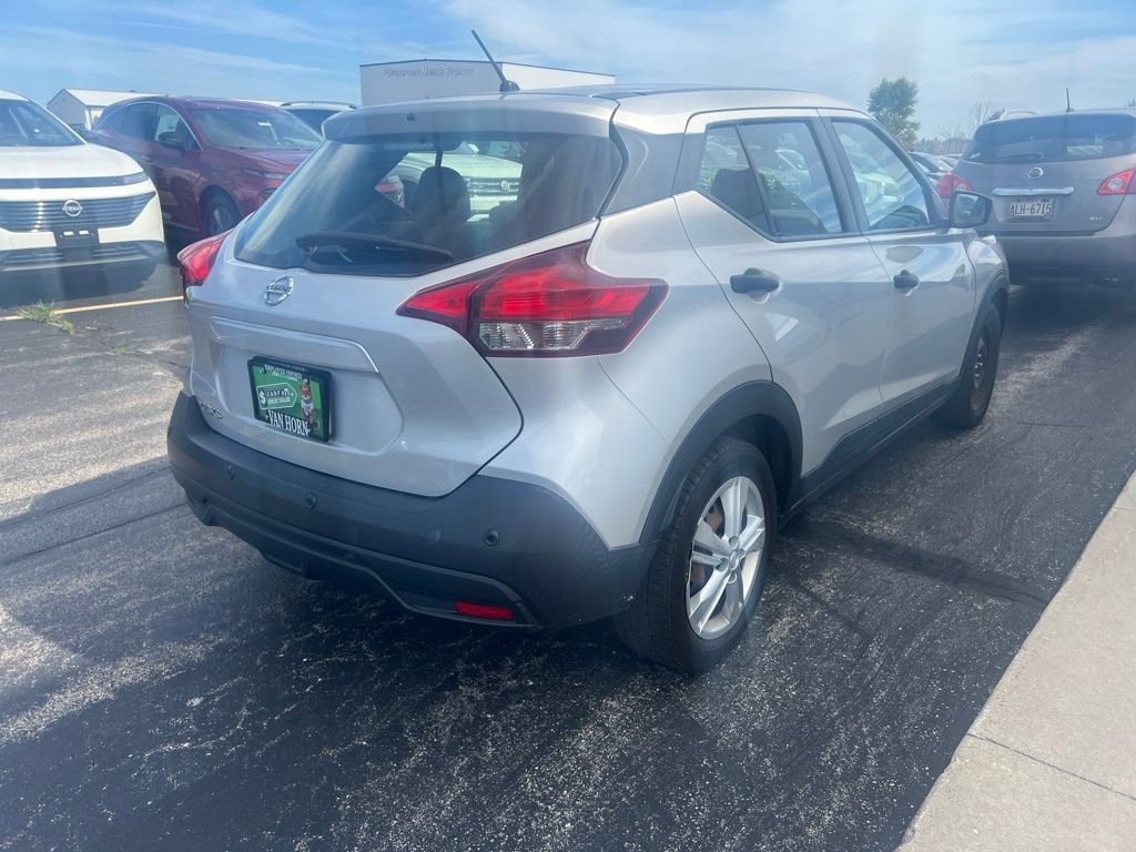 Used 2020 Brilliant Silver Metallic Nissan S image 9