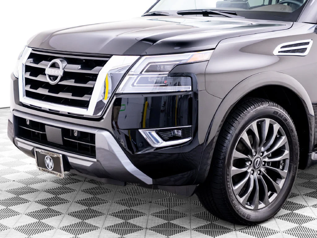 Used 2023 Black Nissan Platinum image 39