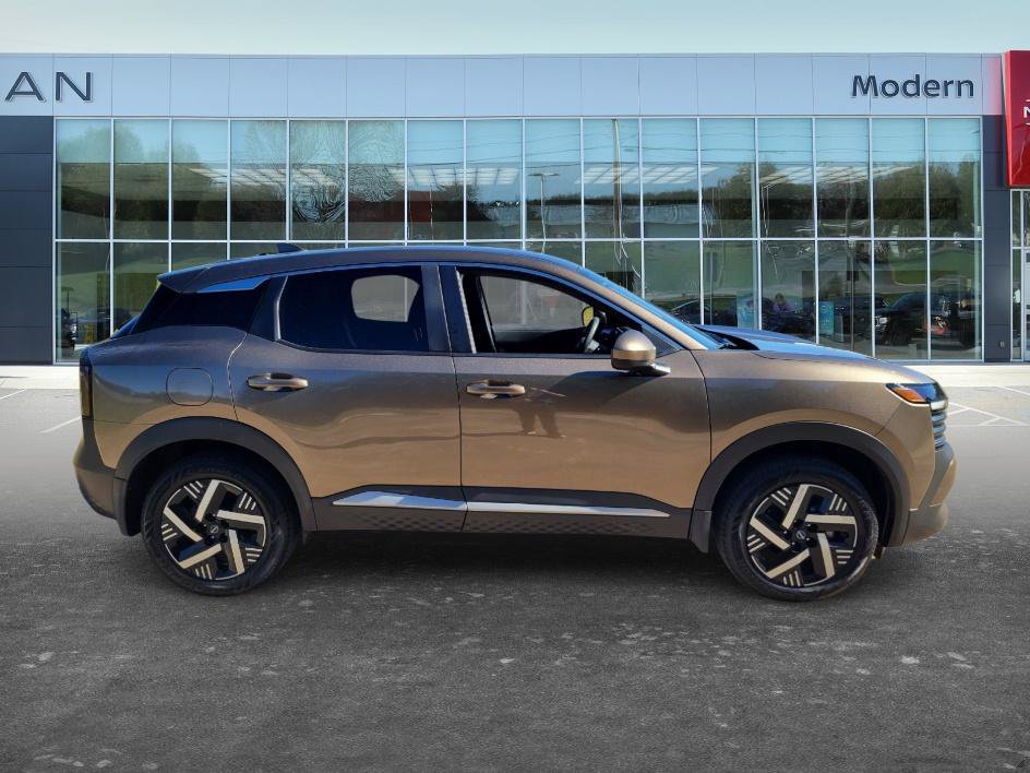 Used 2025 Canyon Bronze Metallic Nissan SV image 4