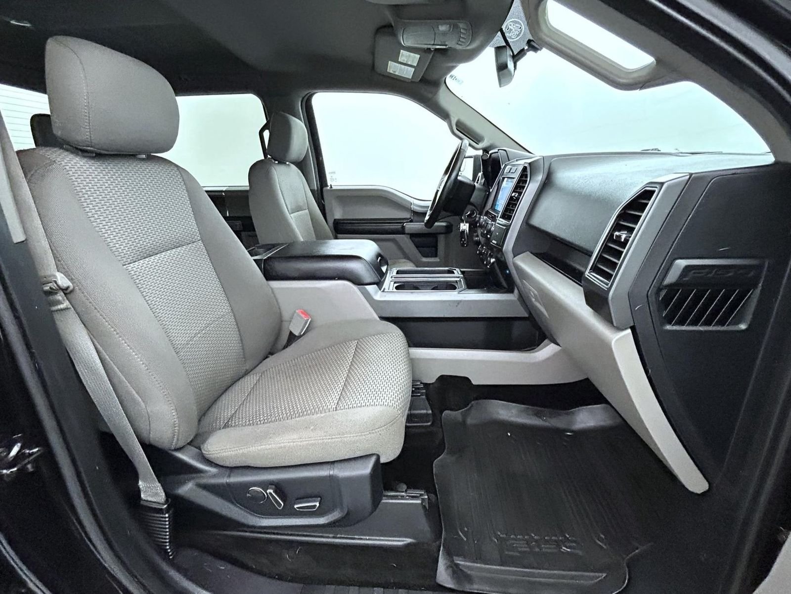 Used 2018 Shadow Black Ford XLT image 15