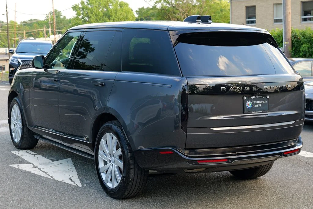 Used 2025 Gray Land Rover SE image 5
