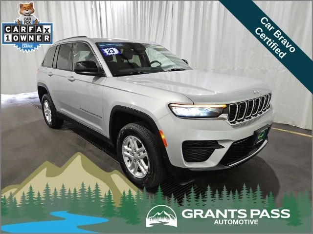 2023 Jeep Grand Cherokee Laredo's photo