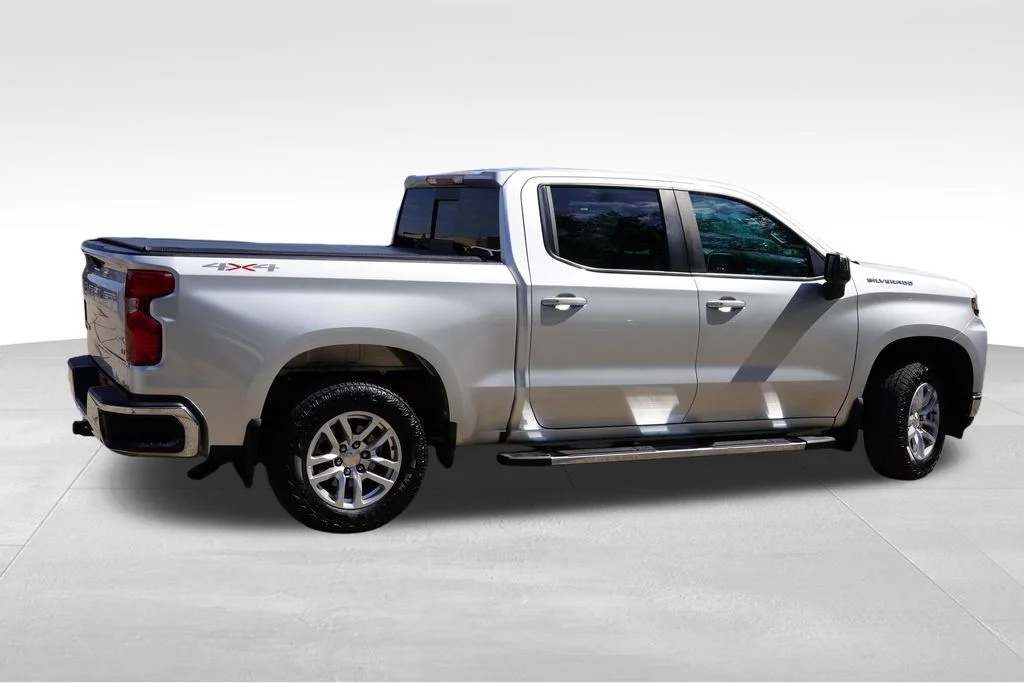 Used 2019 Silver Ice Metallic Chevrolet LT image 4