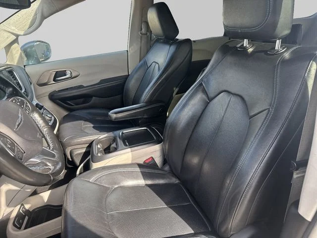 Used 2021 Silver Chrysler Touring L image 15