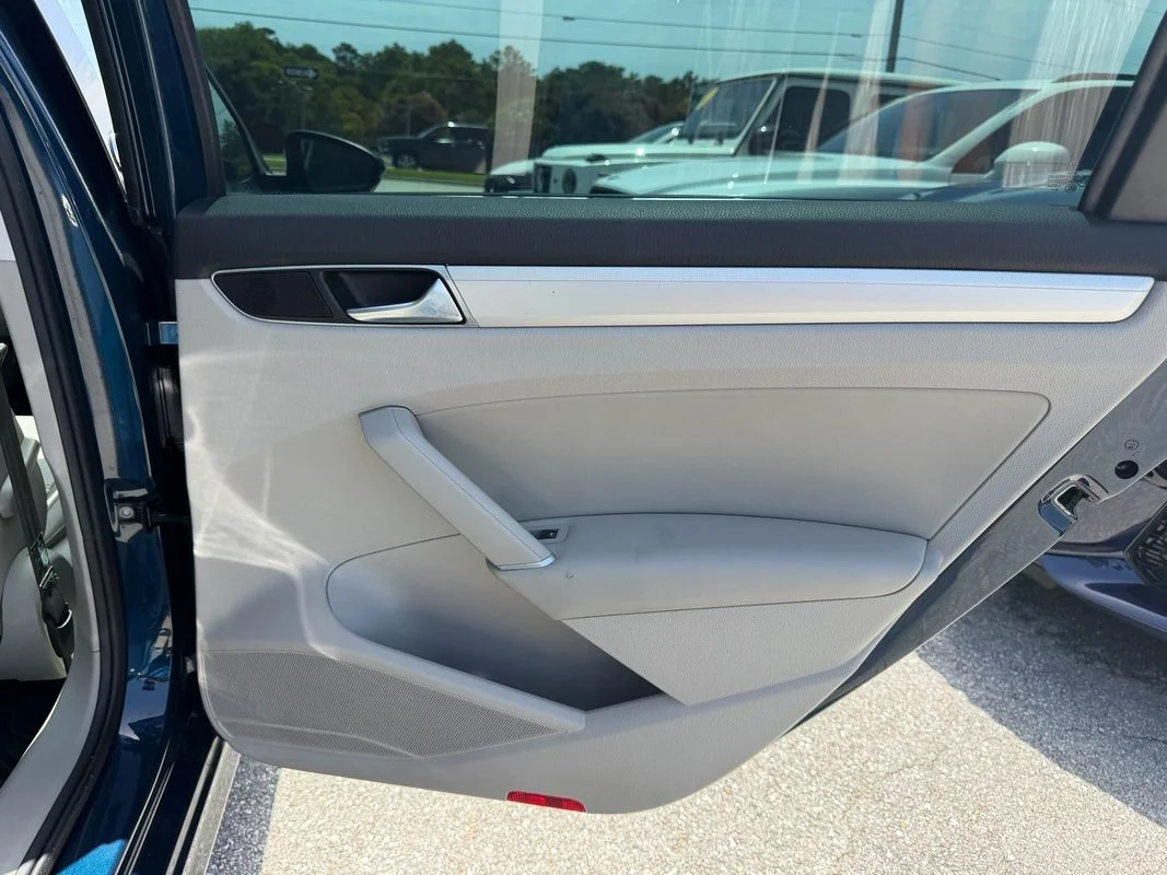 Used 2019  Volkswagen 2.0T Wolfsburg Edition image 24