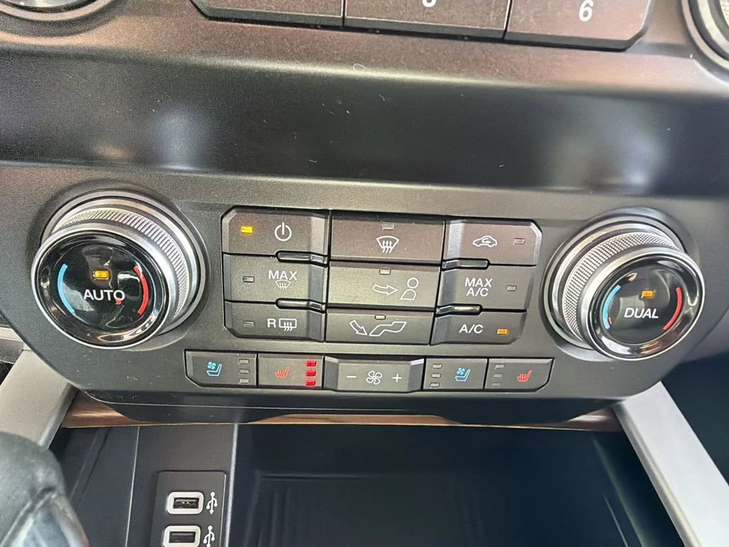 Used 2019 White Platinum Clearcoat Metallic Ford Lariat image 35