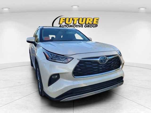 2021 Toyota Highlander Hybrid Platinum