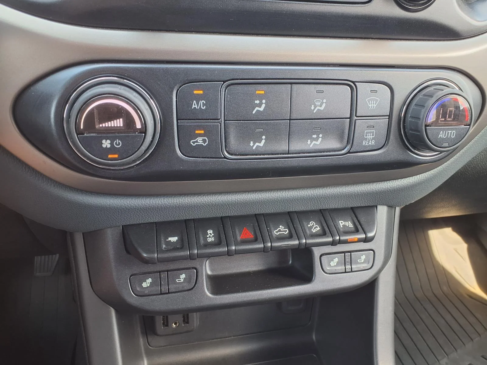 Used 2020 Shadow Gray Metallic Chevrolet 4WD Z71 image 6
