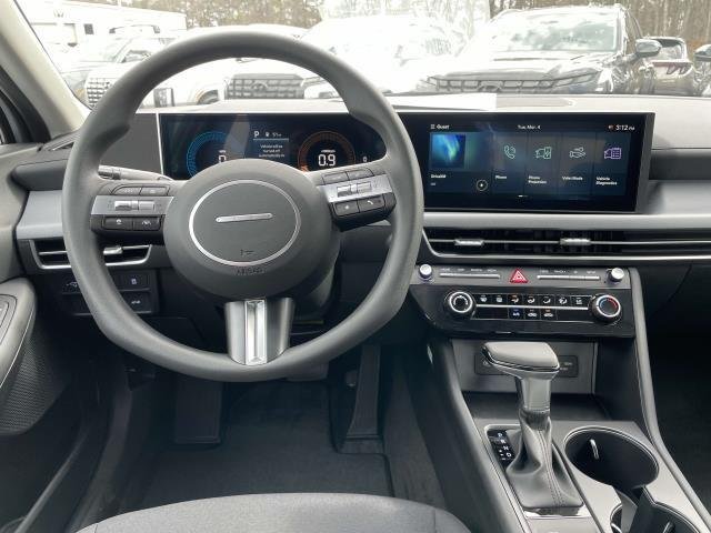 New 2025 Silver Hyundai SE image 13